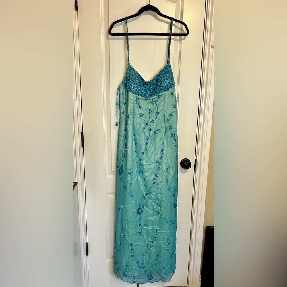 Aqua blue beaded floor length prom dress💙💚